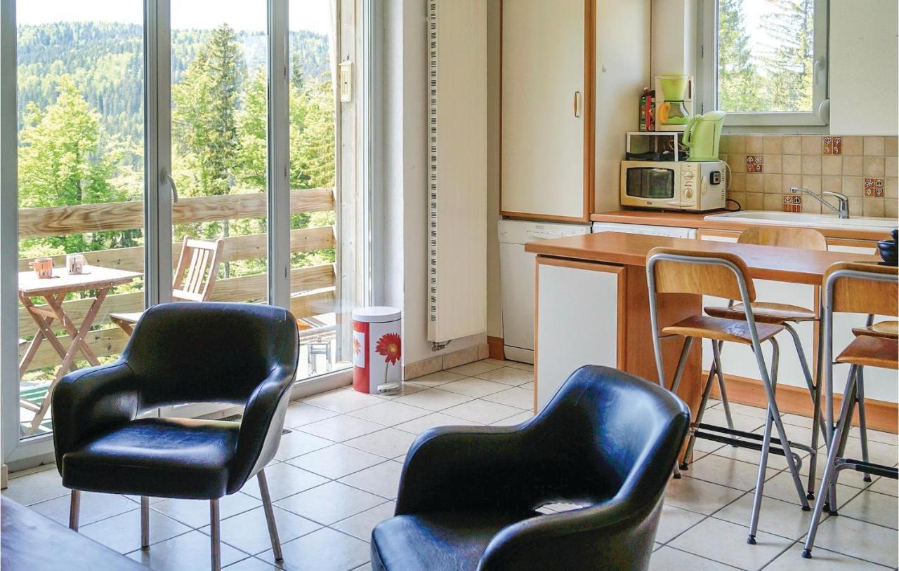 Cozy Apartment In Premanon With Kitchenette Exterior foto